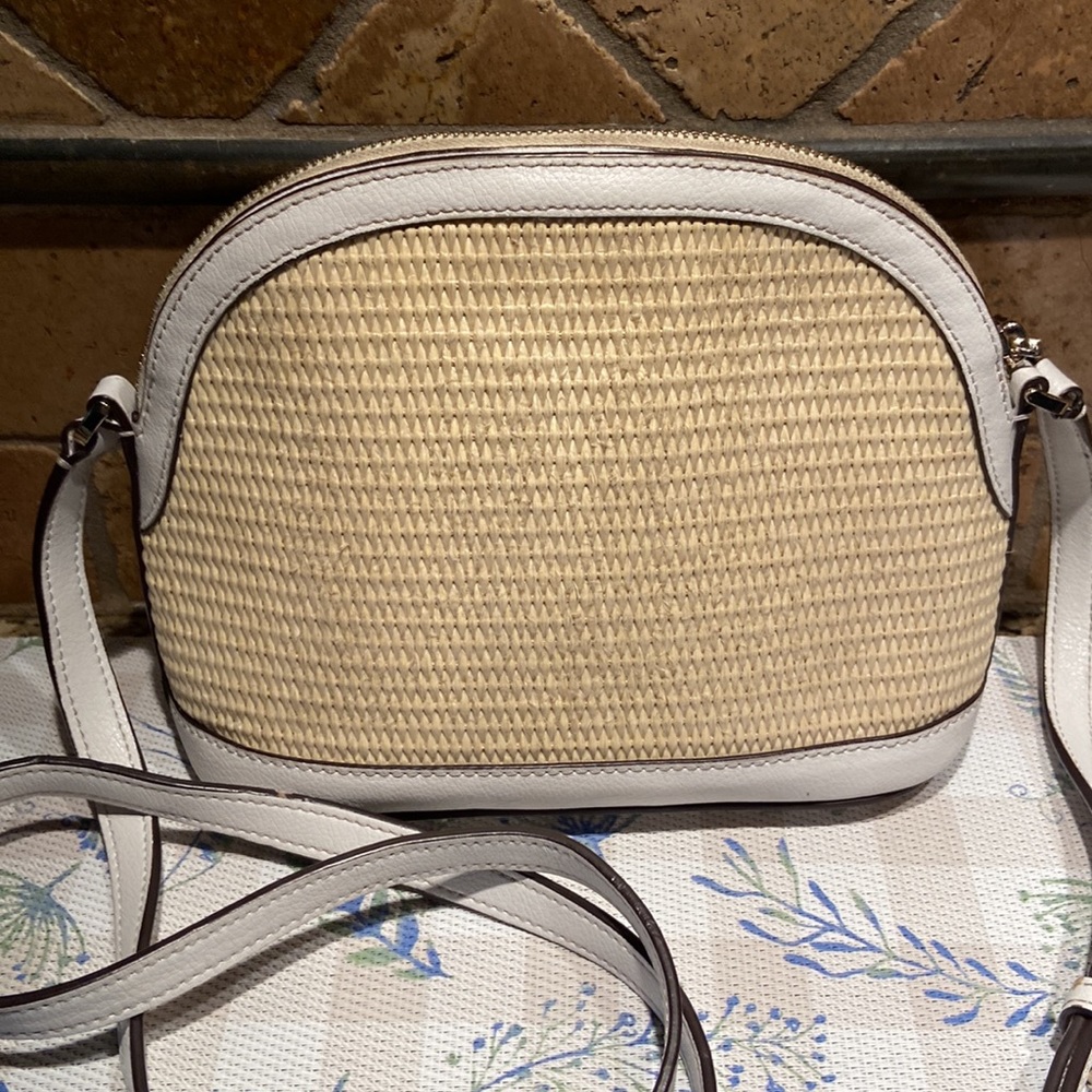 Kate Spade ~ Reiley White/Straw Dome Crossbody - Picture 4 of 10